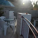Mia's Cove Apartment